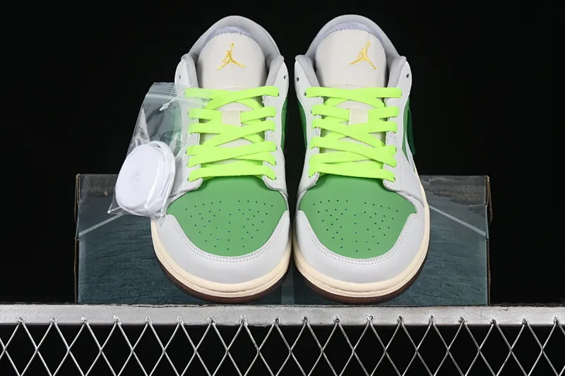 All categories Air Jordan Jordan series basketball shoes Air Jordan 1 Low Air Jordan 1 Low AJ1 Joe 1 white and green double hook low-top retro basketball shoes FZ5046-041